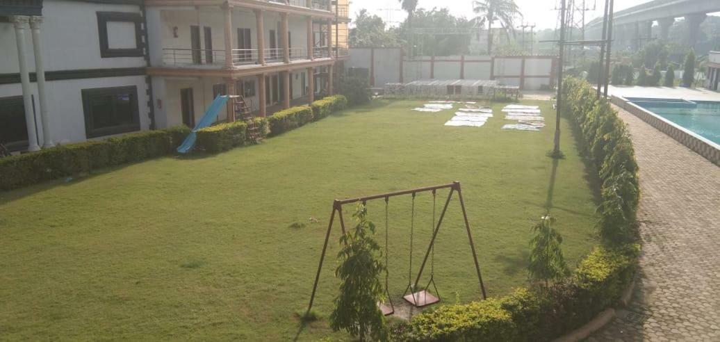 Aristro Club Hotel Kolkata Exterior photo