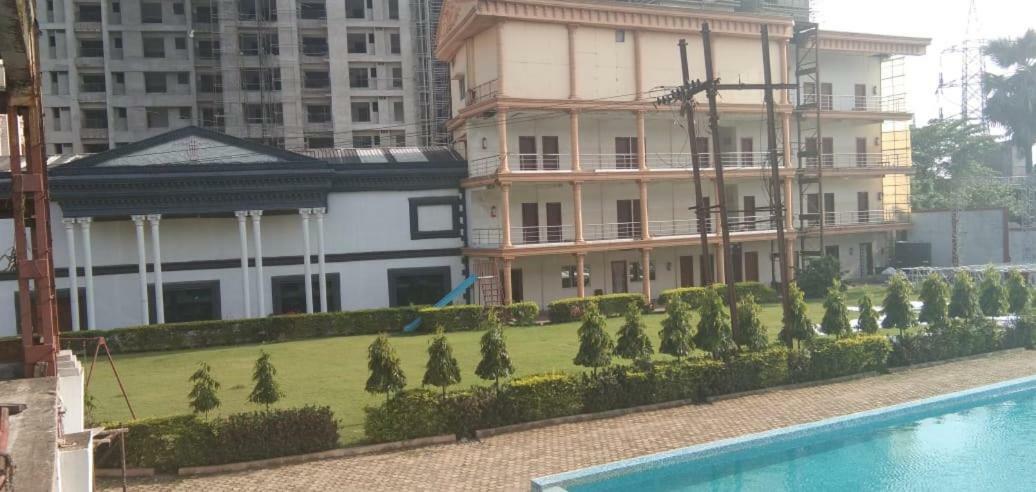 Aristro Club Hotel Kolkata Exterior photo