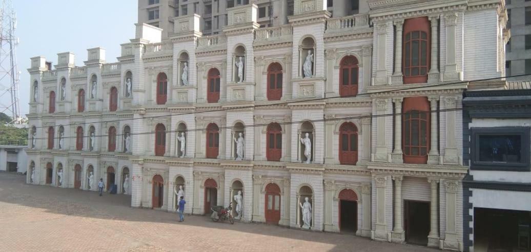 Aristro Club Hotel Kolkata Exterior photo