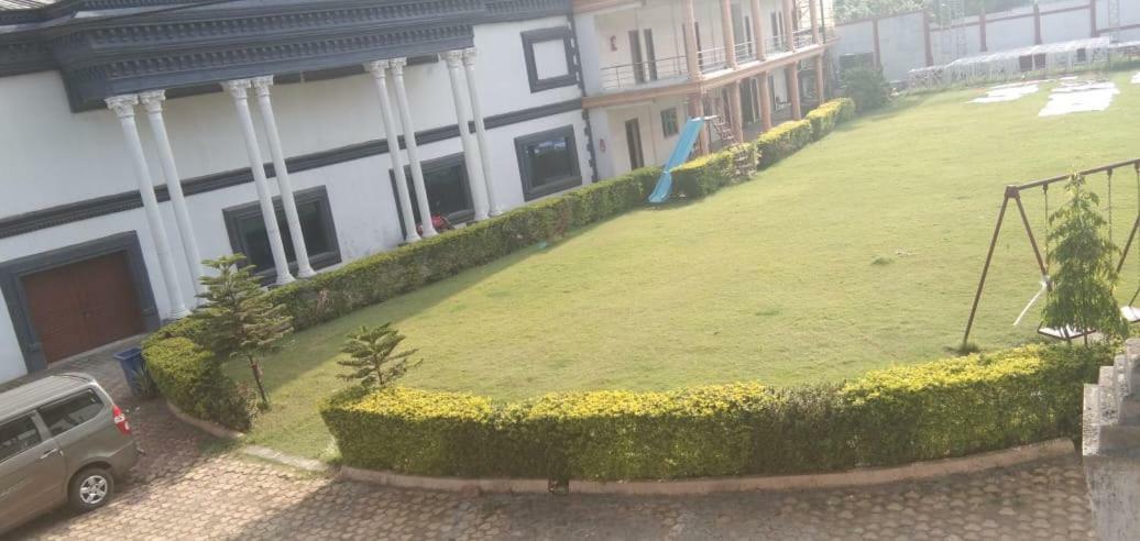 Aristro Club Hotel Kolkata Exterior photo