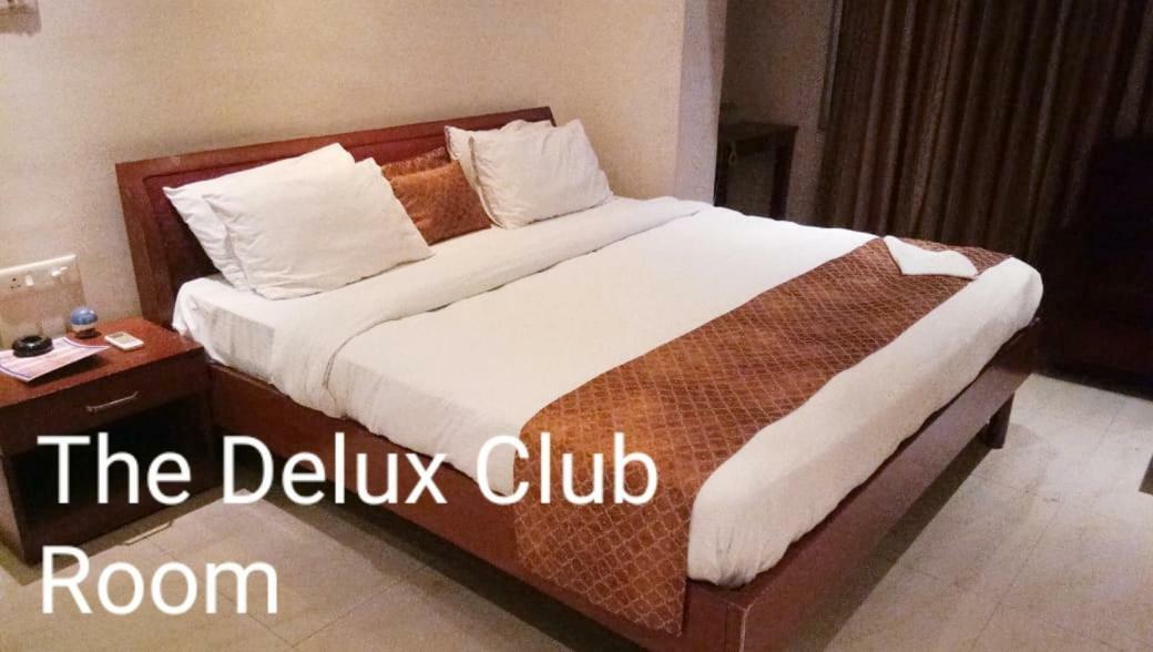Aristro Club Hotel Kolkata Exterior photo