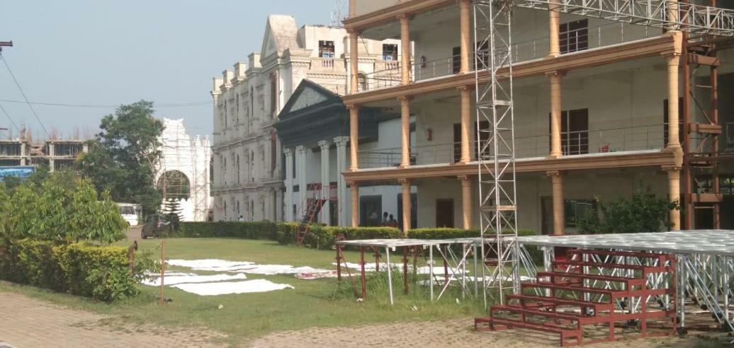 Aristro Club Hotel Kolkata Exterior photo