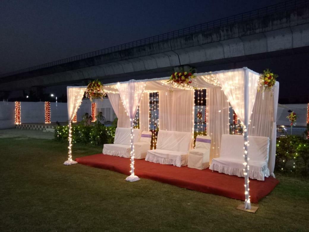 Aristro Club Hotel Kolkata Exterior photo