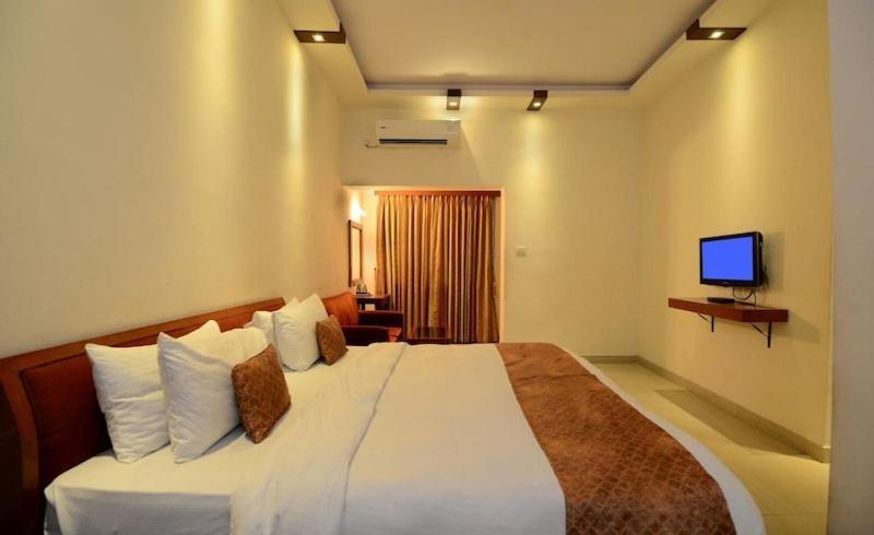 Aristro Club Hotel Kolkata Exterior photo
